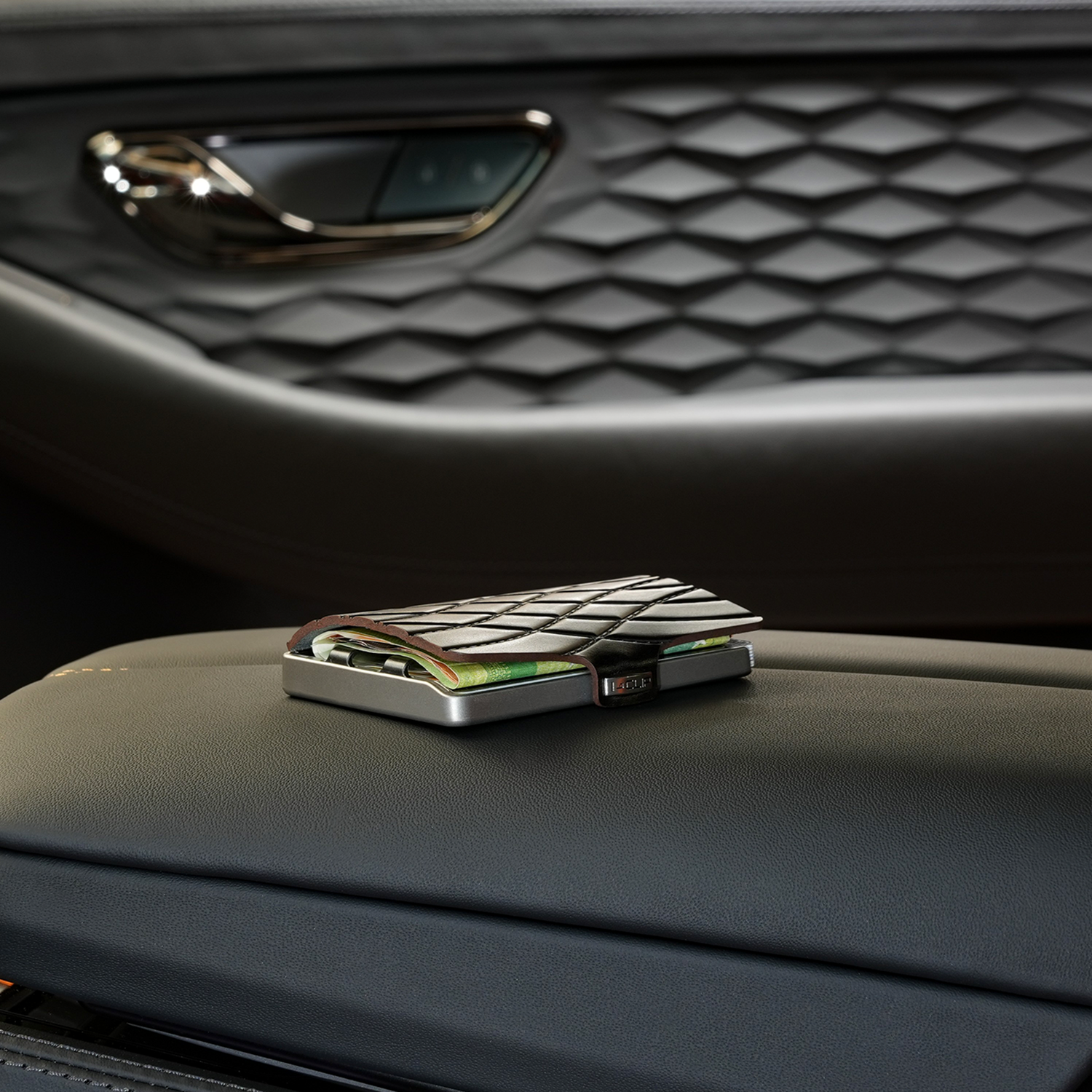 I-CLIP Titan Satinato Diamond Pad Elegance